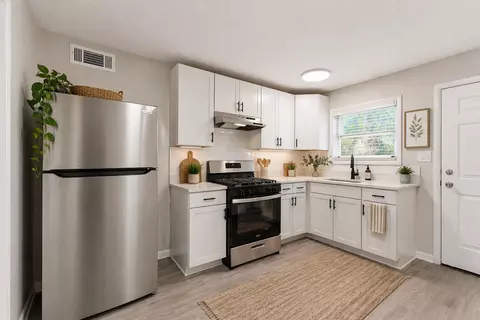 558 College St, Hapeville, GA 30354