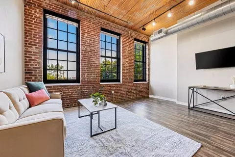 Mississippi Aly, Saint Louis, MO 63104