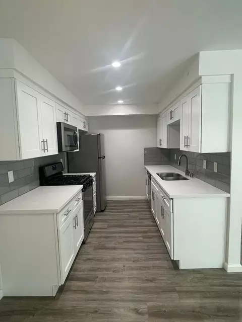 350 N Crescent Dr, Beverly Hills, CA 90210