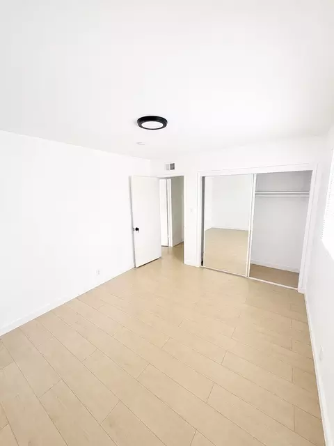 4086 W 142nd St, Hawthorne, CA 90250