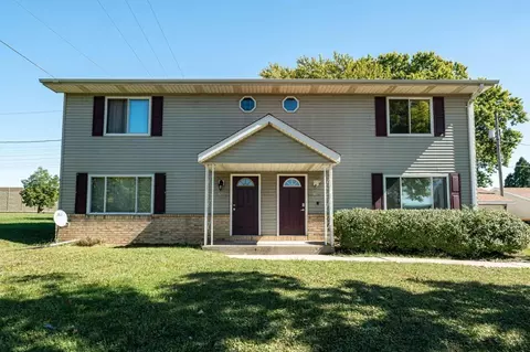 1502 S 101st St, West Allis, WI 53214