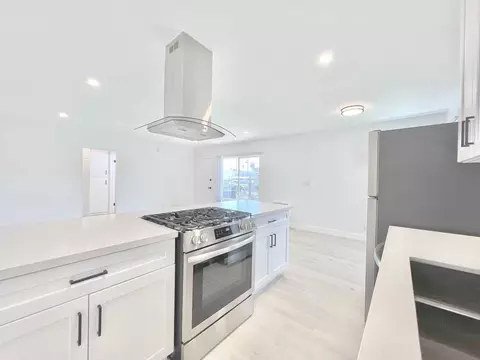 7305 Variel Ave, Los Angeles, CA 91303