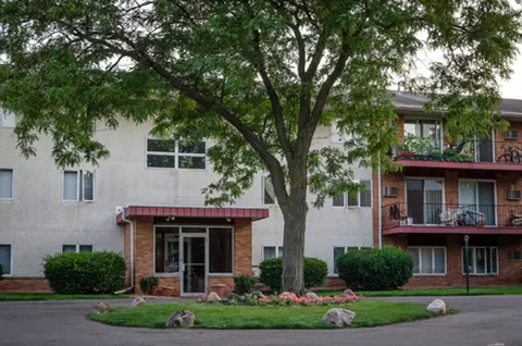 8817 W 35th St, Saint Louis Park, MN 55426