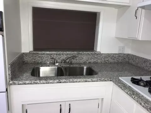 7067 Hawthorn Ave, Los Angeles, CA 90028