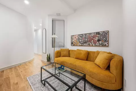 200 E 11th St, New York, NY 10003