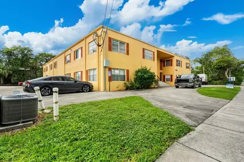 330 NW 20th St, Boca Raton, FL 33431