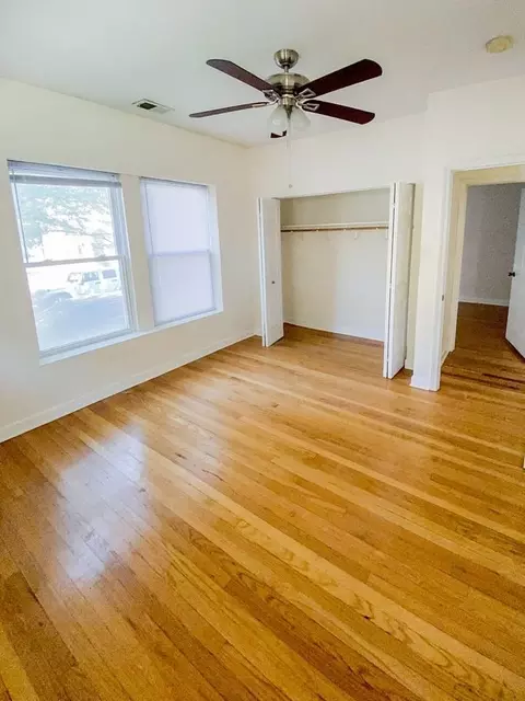 851 W Cornelia Ave, Chicago, IL 60657