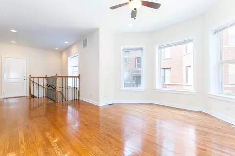 851 W Cornelia Ave, Chicago, IL 60657