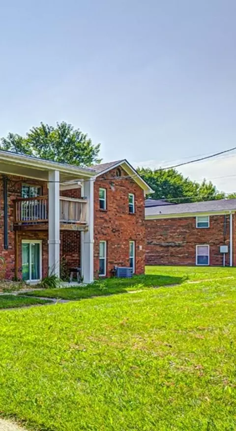 622 Wood Dale Ter, Greenwood, IN 46142