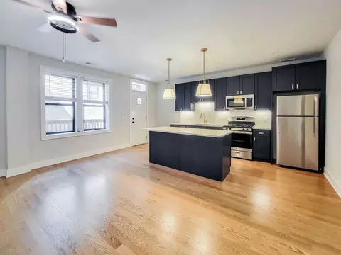 2020 W Montrose Ave, Chicago, IL 60618