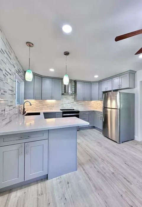 655 Mariposa Ave, Mountain View, CA 94041