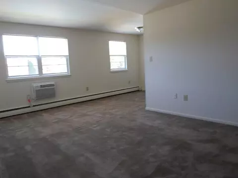 345 E County Line Rd, Warminster, PA 18974
