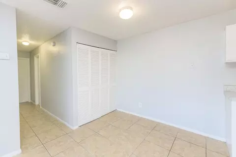 4102 Oak Knoll Ct, Tampa, FL 33610