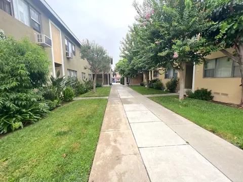 7337 Variel Ave, Los Angeles, CA 91303