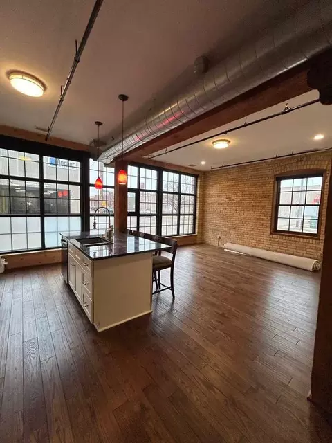 330 9th St E, Saint Paul, MN 55101