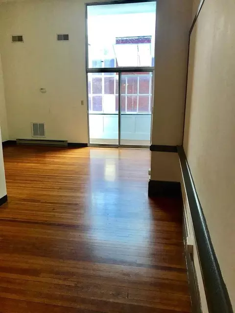 212 3rd St, Troy, NY 12180