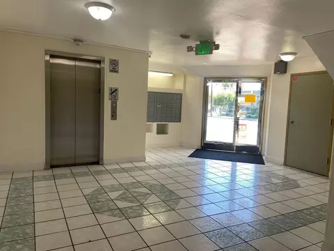 5665 Reseda Blvd, Tarzana, CA 91356