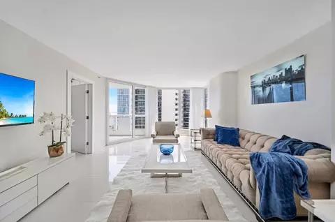 1717 N Bayshore Dr, Miami, FL 33132