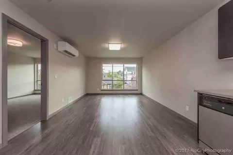 5885 S Macadam Ave, Portland, OR 97239