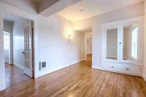 117 NW Trinity Pl, Portland, OR 97209