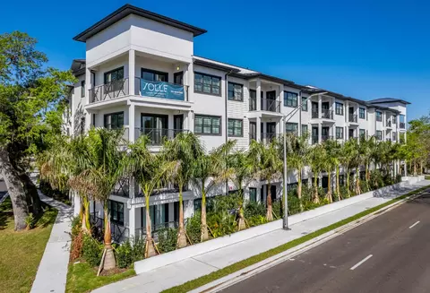 2413 N Tamiami Trl, Sarasota, FL 34234