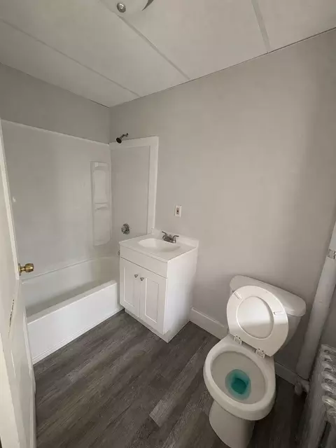 427 S Elm St, Holyoke, MA 01040
