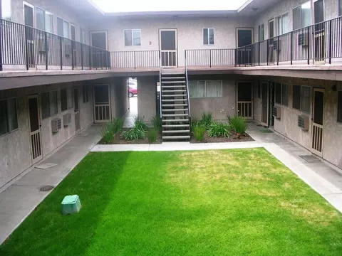 6129 Cahuenga Blvd, Los Angeles, CA 91606