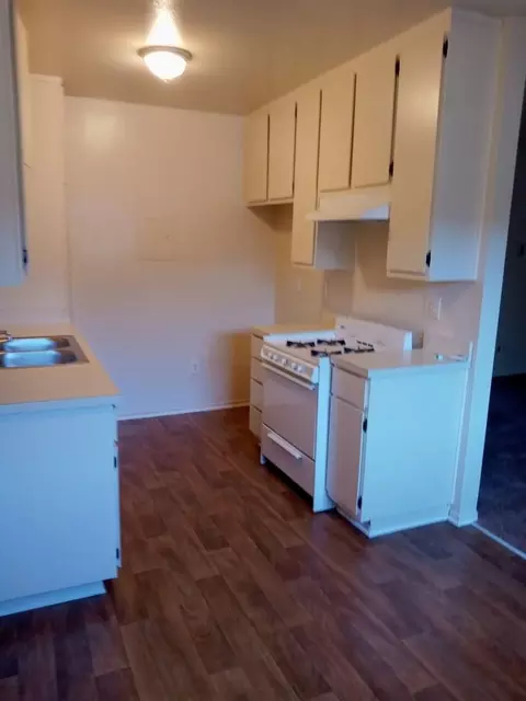 6129 Cahuenga Blvd, Los Angeles, CA 91606 photo 3