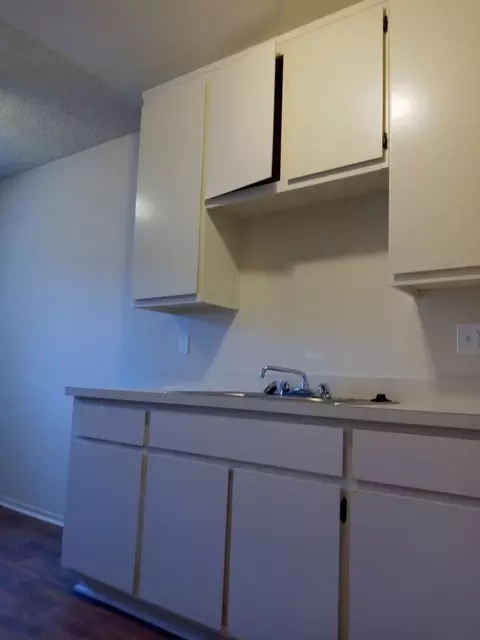 6129 Cahuenga Blvd, Los Angeles, CA 91606 photo 4