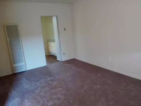 6129 Cahuenga Blvd, Los Angeles, CA 91606 photo 5