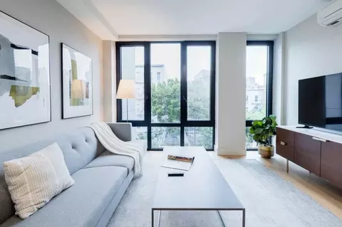 235 W 48th St, New York, NY 10036