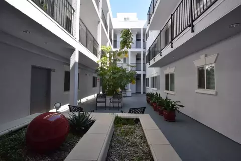 5500 Bonner Ave, Los Angeles, CA 91601