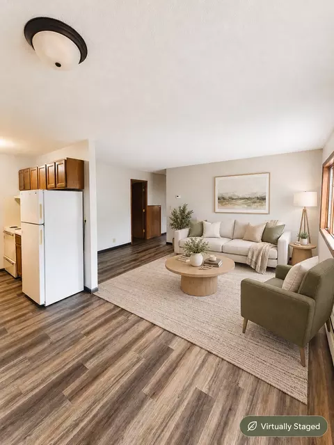 222 6th St SW, Madelia, MN 56062