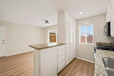 225 20th St, Newport Beach, CA 92663