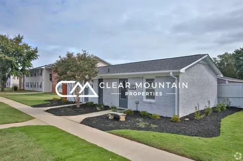 1102 W Poinsett St, Greer, SC 29650