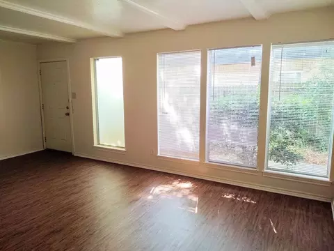 2208 W Hickory St, Denton, TX 76201