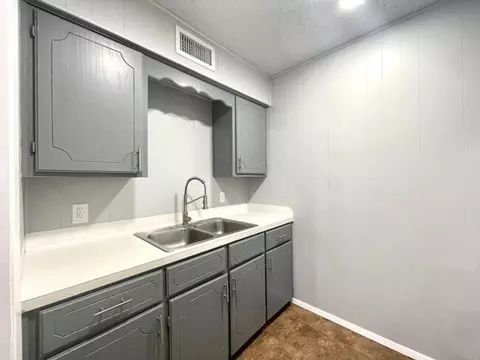 713 S Illinois Ave, Weslaco, TX 78596