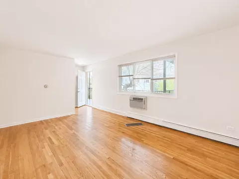 1404 W Estes Ave, Chicago, IL 60626