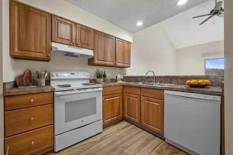 580 590 Foxtail Dr #580-580, Pewaukee, WI 53072