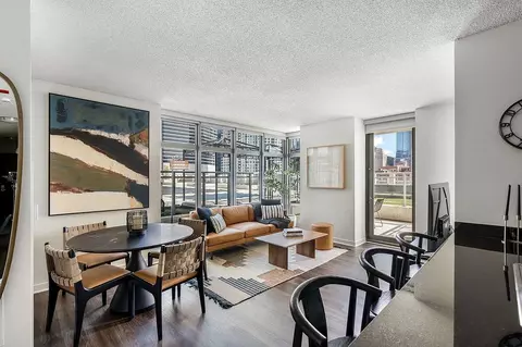 555 W Kinzie St, Chicago, IL 60654 photo 2
