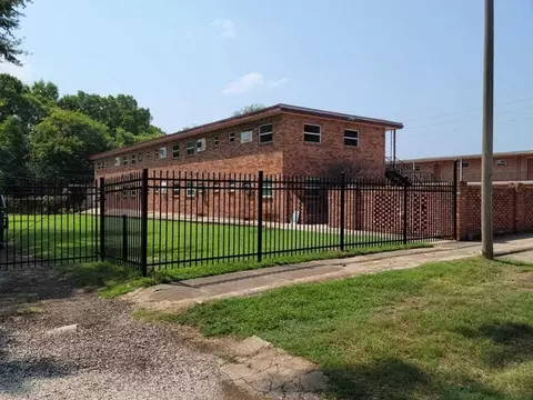 519 Oak St, Texarkana, TX 75501