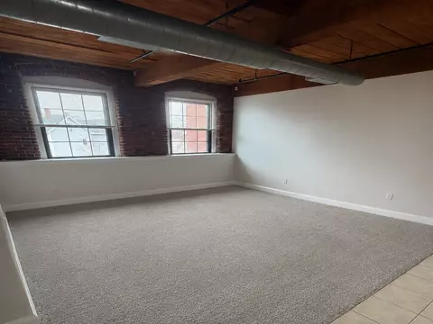 11 Vila St, Haverhill, MA 01832 photo 2