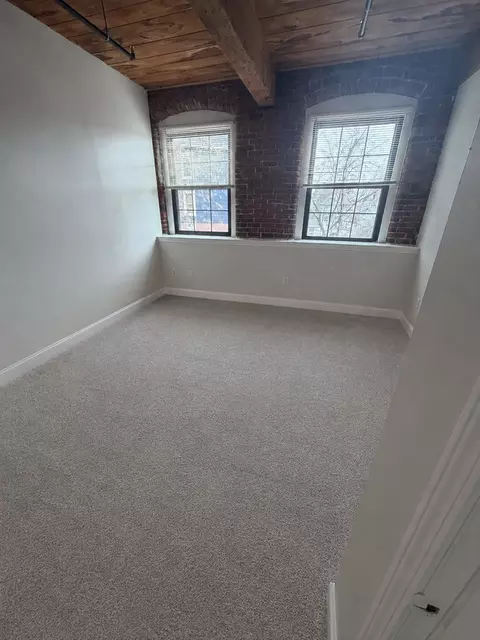 11 Vila St, Haverhill, MA 01832 photo 3