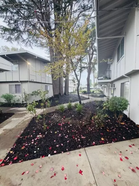 6050 S Land Park Dr, Sacramento, CA 95822