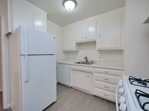 6050 S Land Park Dr, Sacramento, CA 95822