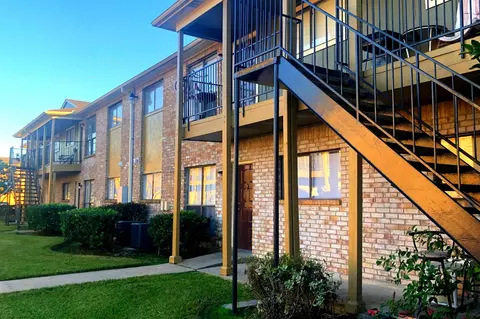 1111 Queens Rd, Pasadena, TX 77502