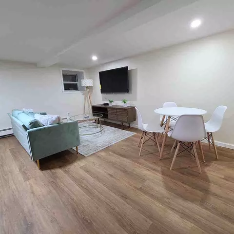 200 E 11th St, New York, NY 10003