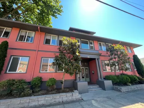 2500 NE Hoyt St, Portland, OR 97232