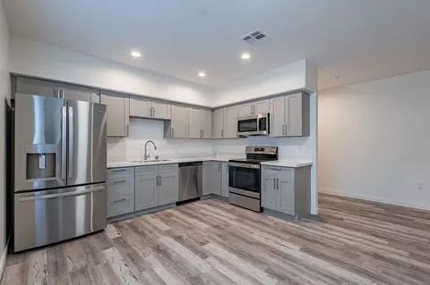 3221 N 36th St, Phoenix, AZ 85018
