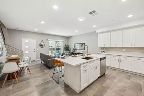 1452 Vista Heights Way, Vista, CA 92084